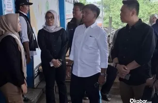 Anggota KPU Idham Holik hadir langsung untuk memantau pelaksanaan PSU di kabupaten Tasikmalaya. (Foto: KPU RI)
