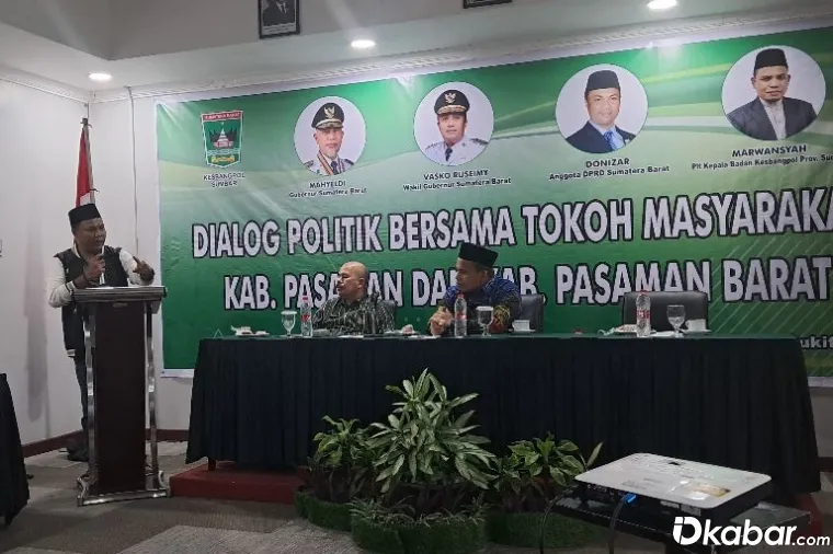 Kesbangpol Sumbar melaksanakan kegiatan pendidikan politik yang berlangsung, pada Kamis (15/5/2025) di Hotel Monopoli, Bukittinggi. (Foto: Putra)