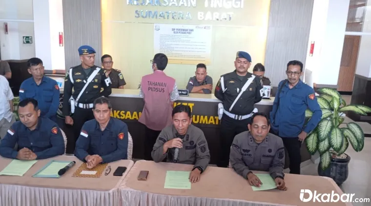 Asintel Kejati Padang saat memberikan keterangan pers (PS)