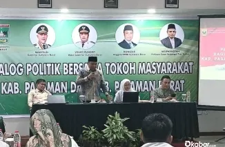 Dialog Politik Anggota DPRD Sumbar, Donizar dan Kesbangpol bersama tokoh masyarakat di Hotel Monopoli, Bukittinggi. (Foto: Putra)