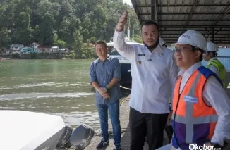 Wali Kota Padang Fadly Amran meninjau Pelabuhan Muaro Padang bersama General Manager PT Pelindo Regional 2 Teluk Bayur, Ferrial Dunan Sidabutar. (Foto: Ist)