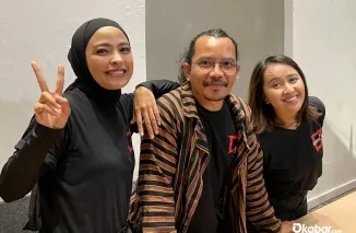 Cella Kotak dan personel lainya memberikan keterangan usai sidang banding di Yogyakarta. (Foto: Ist)