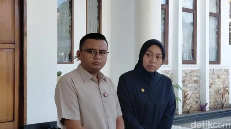 Anak Dedi Mulyadi, Maula, dan sang istri yang merupakan Wabup Garut (Hakim Ghani/detikJabar)