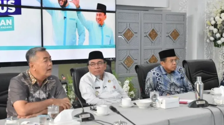 Wakil Wali Kota Padang Maigus Nasir saat memimpin Rapat Optimalisasi Launching Smart Surau. (Ist)