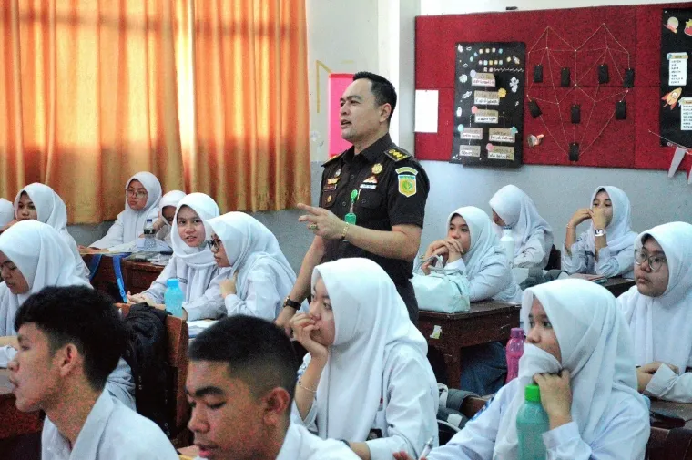 Jaksa Dr. Devitra Romiza, S.H, M.H saat program Jaksa Mengajar (Ist)
