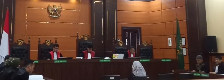 Suasana sidang lanjutan polisi tembak polisi di Solok Selatan, ruang sidang Cakra, Pengadilan Negeri Kelas IA Padang. (Foto:DI)