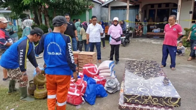 Penyaluran bantuan untuk korban kebakaran di kecamatan Padang Timur. (Ist)