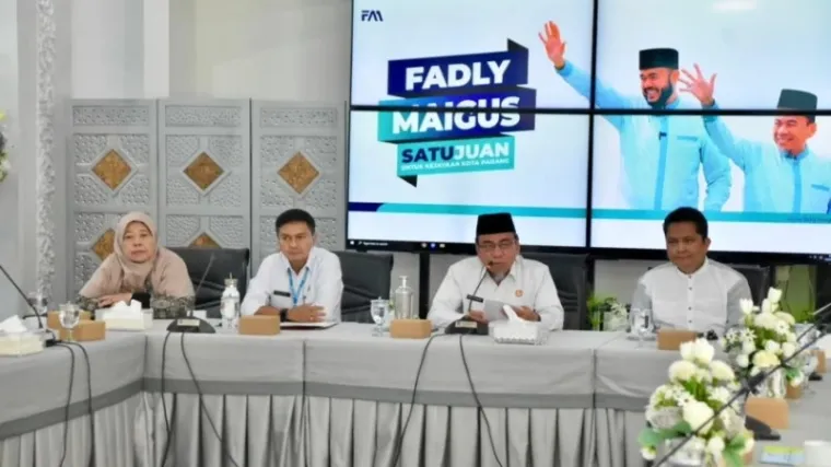Wakil Wali Kota Padang Maigus Nasir saat membuka kegiatan Capacity Building Tim Pengendalian Inflasi Daerah (TPID) Kota Padang yang digelar di Gedung Putih. (Ist)