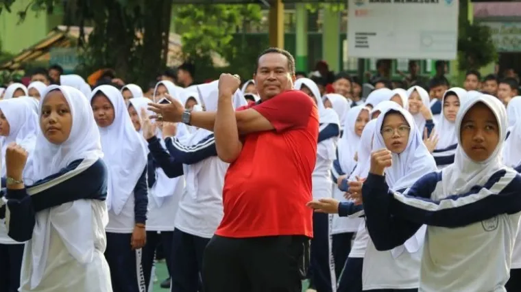 Wali Kota Pariaman, Yota Balad senam ceria bersama pelajar di SMPN 2 Pariaman, Desa Kampung baru, Kecamatan Pariaman Tengah Kota Pariaman, Rabu (23/7/2025). (Ist)