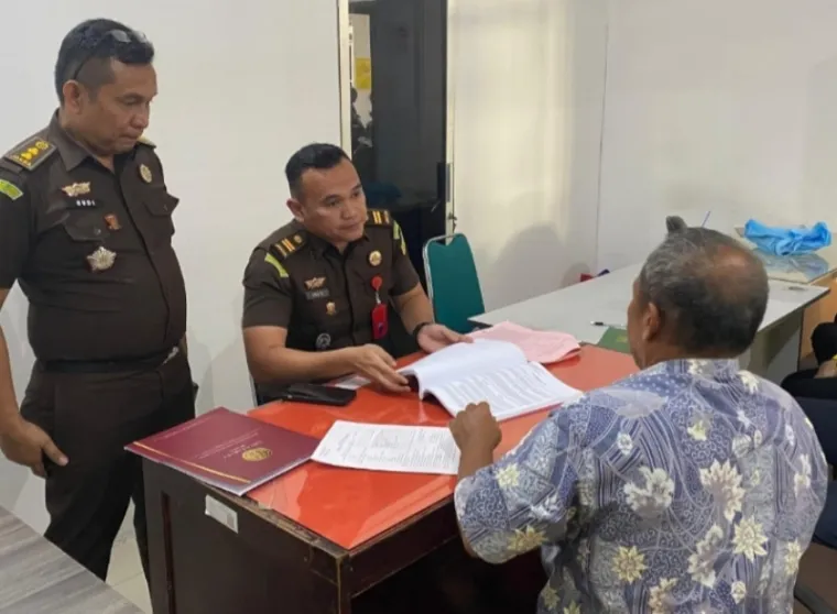 Polres Padang Serahkan Tersangka Pengerusakan ke Kejari Padang