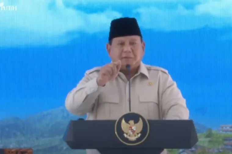 Presiden Prabowo Subianto pada acara peluncuran kelembagaan Koperasi Desa (Kopdes) Merah Putih, di Klaten, Jawa Tengah, Senin (21/7/2025) - BISNIS/Youtube Setpres.