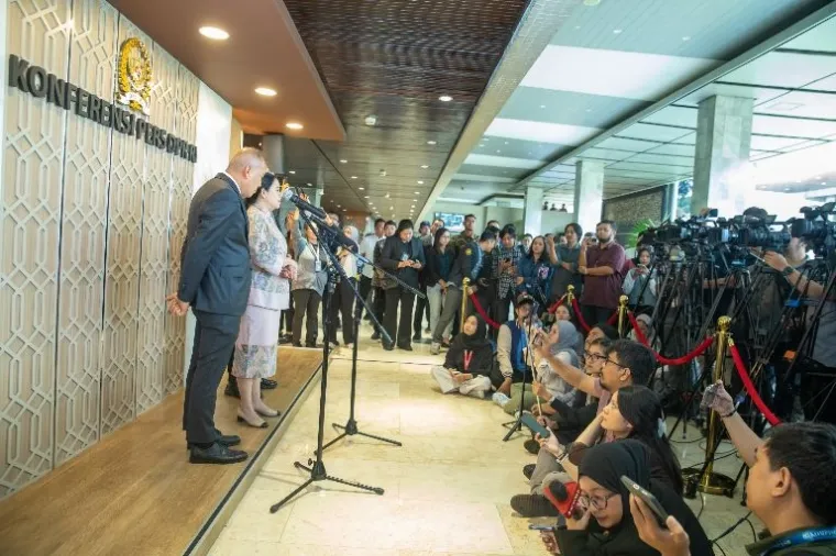 Ketua DPR RI Puan Maharani memberikan keterangan pers di Gedung DPR, Kompleks Parlemen, Jakarta. (Foto: Ist)
