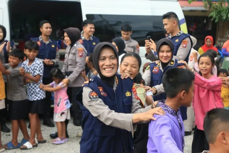 Anak di Padang Sarai Ikuti Trauma Healing Polda Sumbar (Foto: Dok. Humas Polda)