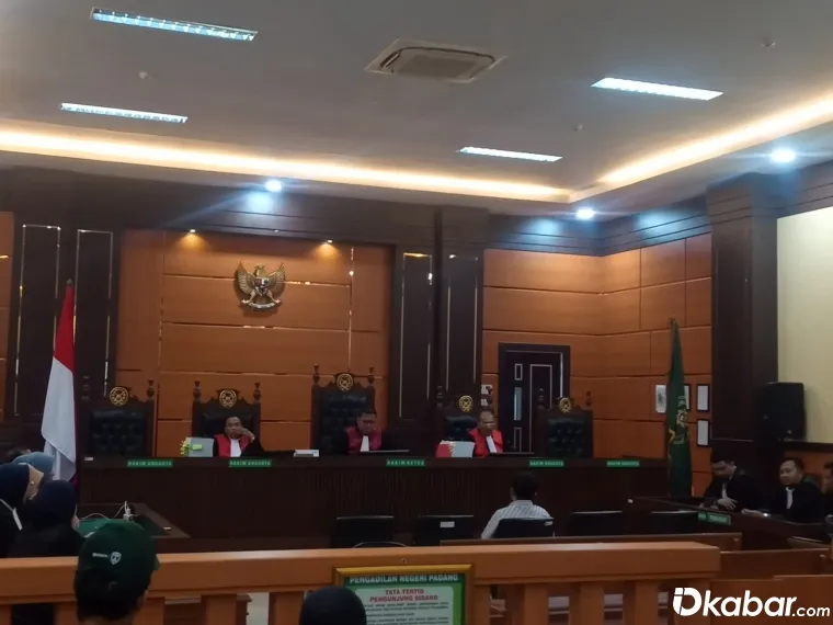 Sidang putusan sela kasus dugaan korupsi penyalahgunaan Kredit Usaha Rakyat (KUR) periode 2022--2023,di Pengadilan Tindak Pidana Korupsi (Tipikor) pada Pengadilan Negeri Kelas IA Padang. (DI)