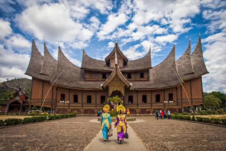 Tempat Wisata Favorit di Sumbar, Surganya Alam dan Budaya
