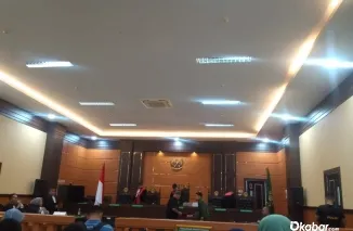 Suasana sidang di Pengadilan Negeri Kelas IA Padang, dugaan penembakan yang dilakukan Kepala Bagian Operasi Polres Sosel, AKP Dadang Iskandar, yang menembak rekannya Kasatreskrim AKP Ryanto Ulil. (DI)