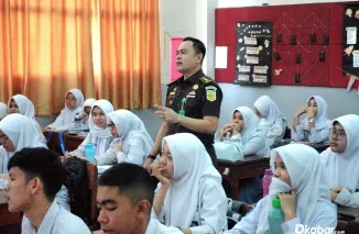 Jaksa Dr. Devitra Romiza, S.H, M.H saat program Jaksa Mengajar (Ist)