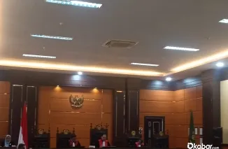 Sidang dugaan korupsi ganti kerugian pembebasan jalan tol di atas lahan taman Keanekaragaman Hayati (Kehati) Ibu Kota Kabupaten (IKK) Pemerintah kabupaten (Pemkab), yang merugikan keuangan negara, di Pengadilan Tindak Pidana Korupsi pada PN Padang (DI)