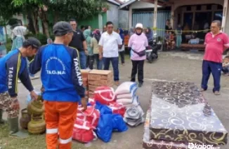 Penyaluran bantuan untuk korban kebakaran di kecamatan Padang Timur. (Ist)