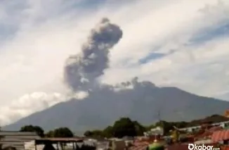 Gunung Marapi Erupsi, Kolom Abu Capai Setinggi 1.200 Meter