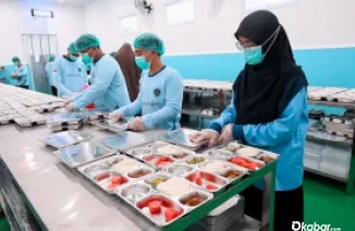 Proses packing program makan bergizi gratis yang dicanangkan Presiden Prabowo. (dok. PCO RI)