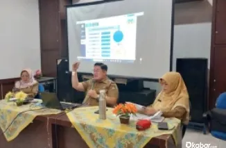 Kepala Bidang Pemenuhan Hak Anak, Ade Yonanda Irza saat rapat koordinasi KLA di Aula DP3AP2KB. [Foto: Diskominfo]