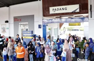 Tampak penumpang KA di Stasiun Padang (Foto: dok. Humas KAI Sumbar)