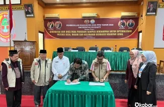 Penandatangan MoU antara Unes dan Bank Nagari disaat Pembekalan KKN Unes 2025, Jumat (25/7/2025) (DI)