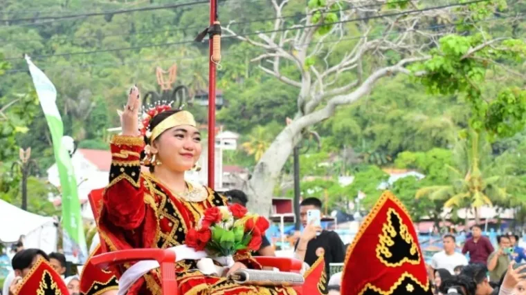 Salah satu arak-arakan di Karnaval Kota Tua Padang yang menjadi rangkaian Hari Jadi Kota Padang ke-356.