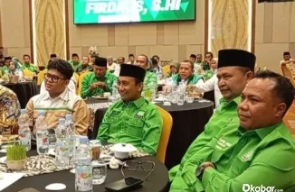 Ketua DPW PKB Sumbar Firdaus bersama Bendahara DPW PKB Donizar dan Ketua LKP Rudi Antono saat membuka Pendidikan Instruktur Loyalis PKP di Padang, Senin (18/8/2025). (Foto: Ist)