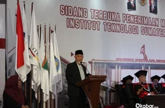 Gubernur Sumbar Mahyeldi menyampaikan orasi ilmiah di hadapan mahasiswa baru ITERA, Lampung. (Foto: Ist)