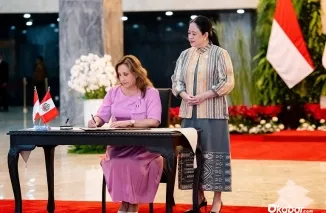 Ketua DPR RI Puan Maharani berbincang dengan Presiden Peru Dina Ercilia Boluarte Zegarra saat pertemuan kenegaraan di Gedung DPR, Jakarta. (Foto: Ist)