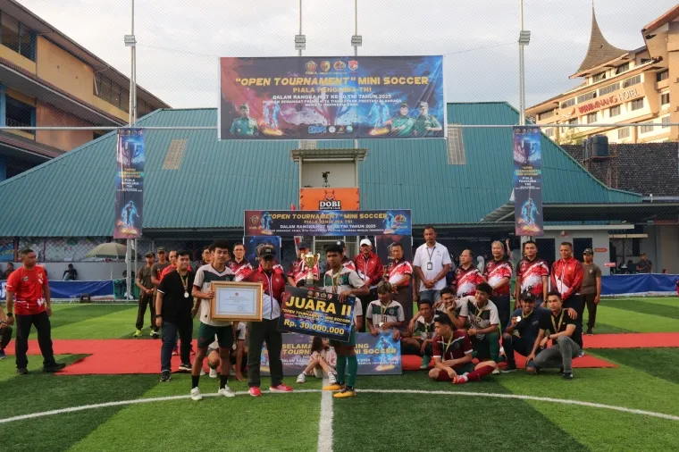 Para pemenang foto bersama usai menerima penghargaan. (Ist)