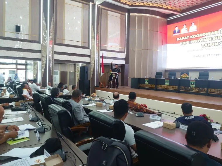 Gubernur Mahyeldi Tekankan Kekompakan dalam Rakorsi KONI Sumbar 2025