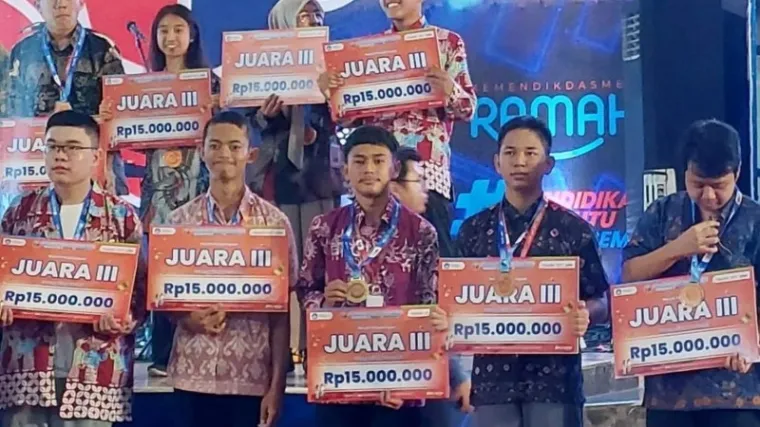 2 Siswa SMAN 1 Sumbar Raih Prestasi di OSN 2025