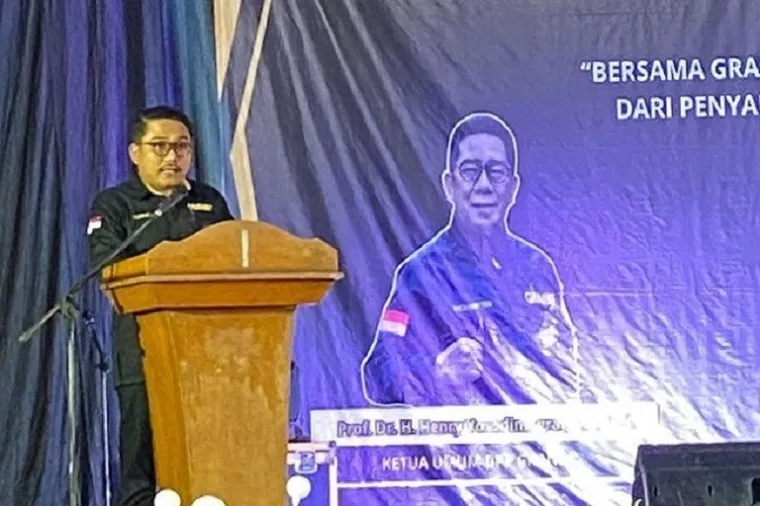Ketua DPD Granat Sumbar Fajar Rusvan bersama pengurus DPC Pasaman usai mengumumkan pembukaan pendaftaran DPC Khusus Granat tingkat sekolah di Pasaman, Rabu (8/10/2025). (Foto: Ist)