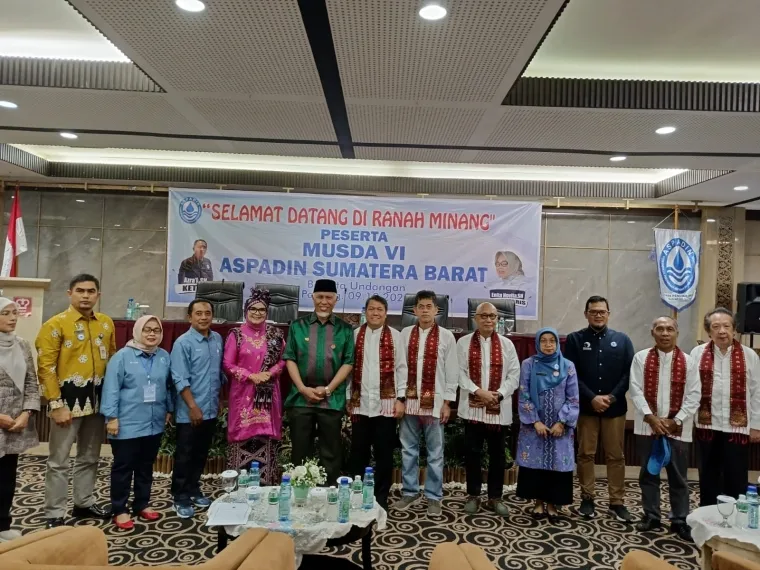 Gubernur Mahyeldi Dorong Industri Air Minum Kemasan di Sumbar Tumbuh Sejalan dengan Kelestarian Lingkungan