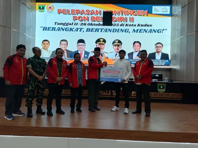 Gubernur Mahyeldi Lepas 124 Atlet Bela Diri Sumbar Berlaga di PON Kudus 2025