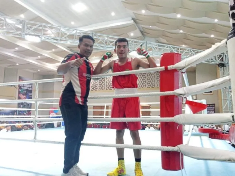 Petinju Asal Sumbar Rahmad Ramdhan Pastikan Tiket Semifinal pada Kejuaraan Panglima TNI 2025