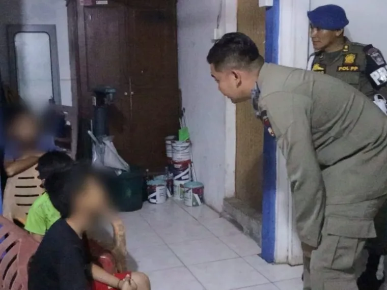 Satpol PP Padang Amankan Sejumlah Anak sedang Mengemis