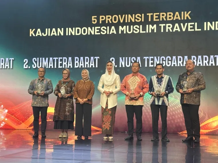 Sumbar Raih Dua Penghargaan Bergengsi di Indonesia Muslim Travel Index 2025
