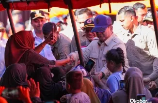 Presiden saat meninjau korban bencana di Komplek Bumi Kasang Permai, Batang Anai, Kabupaten Padang Pariaman.