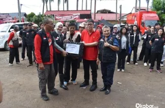 dr Ribka Tjibtaning (Ketua DPP Bidang Kesehatan), memimpin relawan kesehatan ke daerah terdampak bencana hidrometeorologi Sumatera. (Foto: Ist)