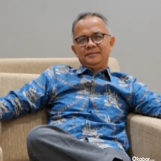 Meniti Jejak Menenun Makna