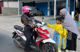 Tumbuhkan Empati Sejak Dini, Sekolah Alam Al Fatih Payakumbuh Tebar Keberkahan Lewat Berbagi Takjil