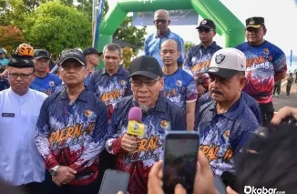 Wakil Wali Kota Padang Maigus Nasir mengikuti Fun Walk dan Fun Bike dalam rangka Pulang Basamo di Teluk Bayur, Padang, Minggu (5/4/2026). (Foto: Ist)