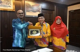 Wakil Wali Kota Padang Maigus Nasir saat melakukan pertemuan dengan pimpinan Universiti Kuala Lumpur dalam rangka penjajakan kerja sama beasiswa internasional. (Foto: Ist)