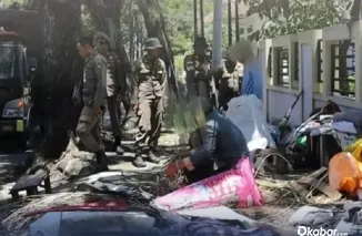 Petugas Satpol PP Kota Padang mengamankan sejumlah PMKS saat operasi penertiban di kawasan Jalan Jenderal Sudirman hingga Rasuna Said, Jumat (10/4/2026). (Foto: Ist)