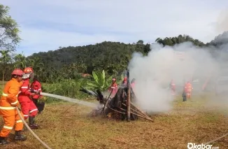 Demo Siaga Pengendalian Kebakaran Hutan dan Lahan (Karhutla) Tingkat Provinsi Sumatera Barat Tahun 2026 di Pasia Laweh, Kabupaten Agam, Kamis (21/5/2026). (Foto: Ist)