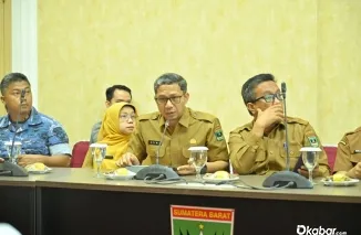 Gubernur Mahyeldi Ansharullah memimpin rapat koordinasi dan menginstruksikan pembentukan satgas pengawasan BBM subsidi. (Foto: Ist)